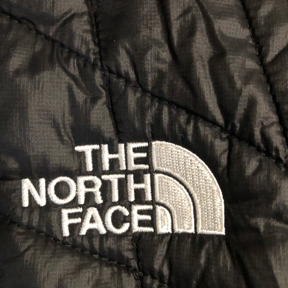 The North Face. Boys. Thermoball. Used. Very good condition - Picture 3 of 3
